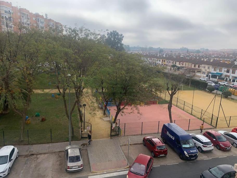 Vistas Desde Montequinto Apartment Dos Hermanas Exterior foto